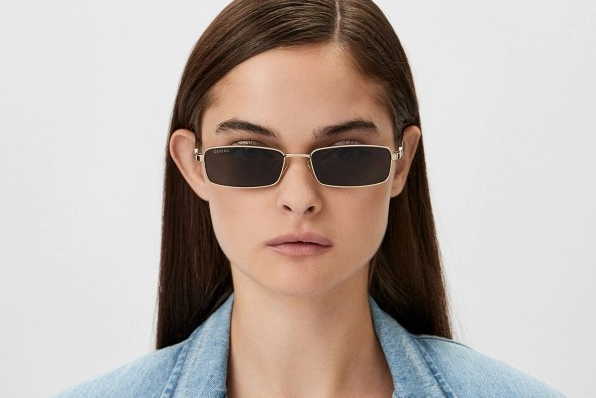 Gucci Women Sunglasses Gold Grey Rectangle GG1600S 001 BRAND NEW Gucci GG1600S 001 Sunglasses Gold Gold - eye-oo.com main image 4
