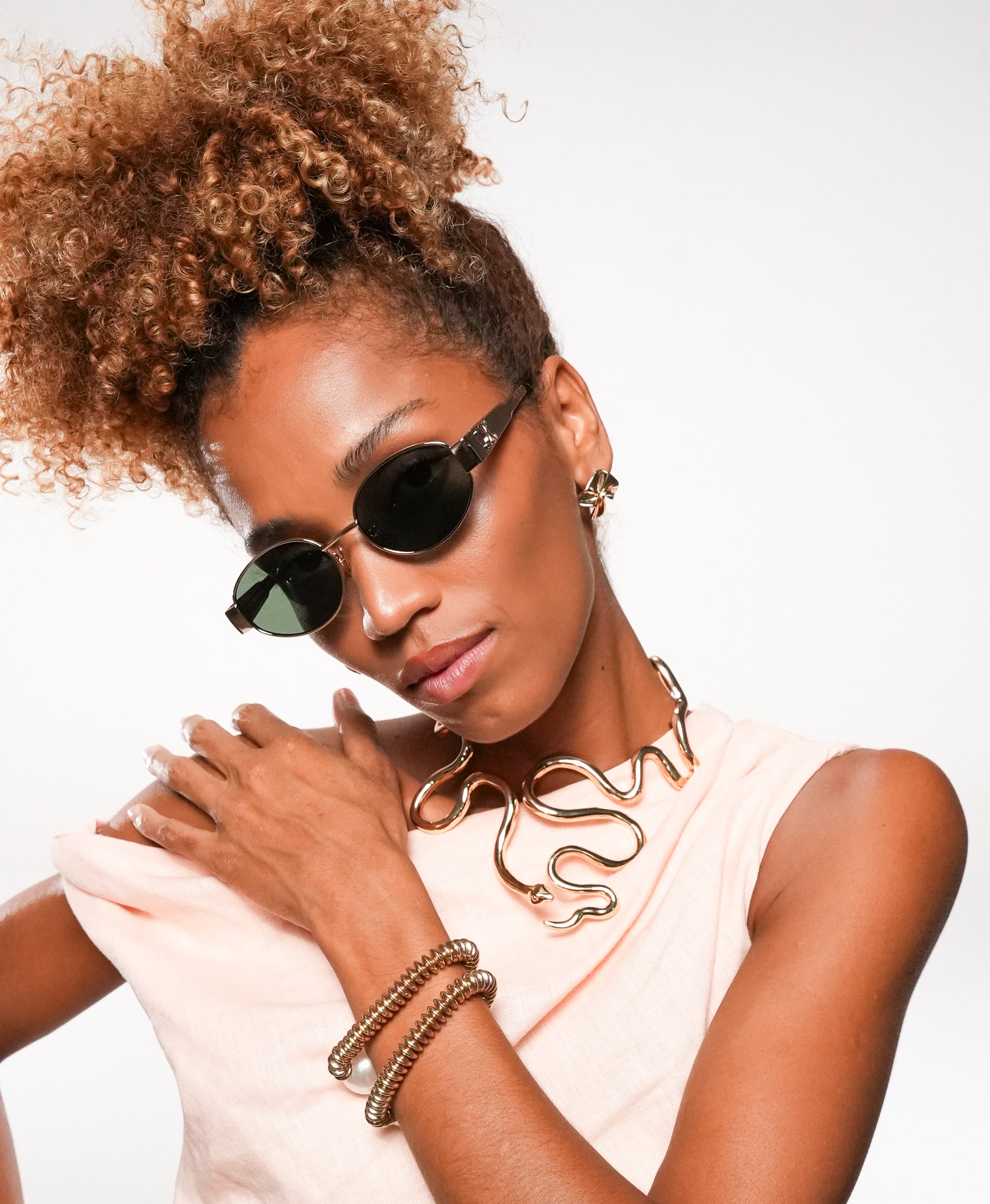 CELINE　超美品　装飾 マスタード タンクトップ　y2k ギャル　y16 Celine CL40254U 30N Triomphe Metal Sunglasses Gold Frame Green