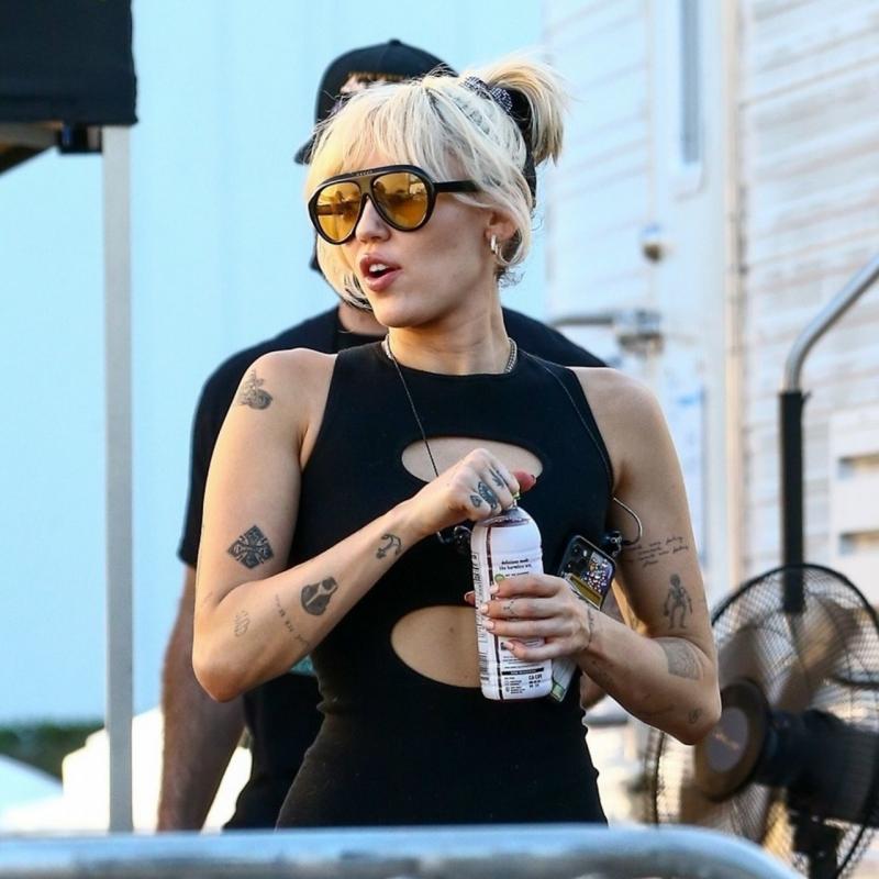 Gucci GG0479S 002 Black Yellow Aviator Sunglasses
